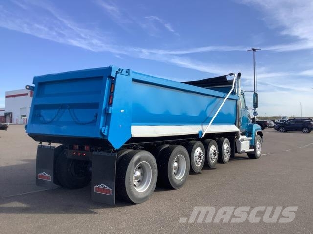 Western Star 4700SF Pašizgāzējs