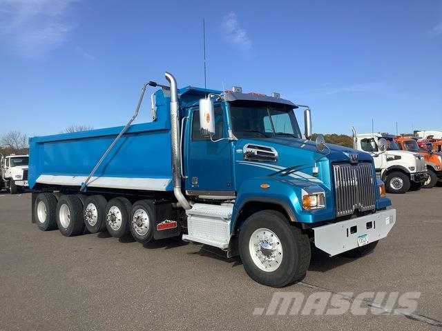 Western Star 4700SF Pašizgāzējs