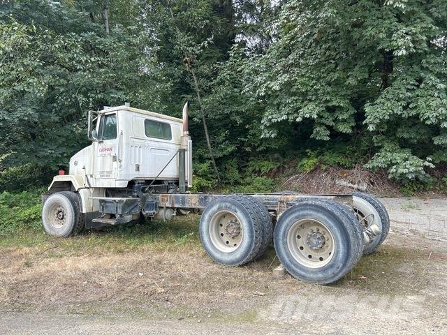 White/GMC WG Vezetőfülke és belső tartozékok