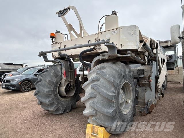 Wirtgen WR2400 Pinnasetihendajad