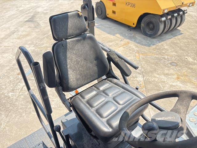 XCMG RP452L معدات السفلتة