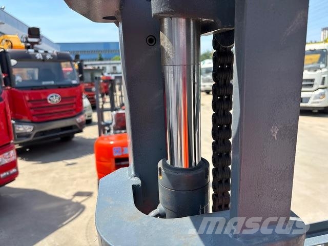 XCMG XCB-D35 شاحنات ذات رافعات شوكية - أخرى