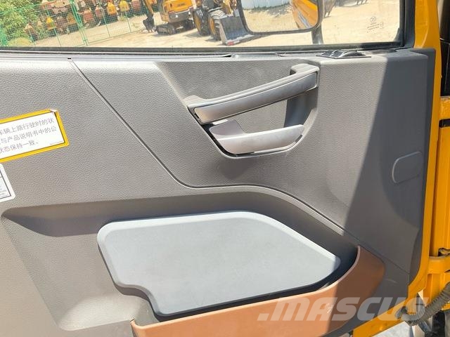 XCMG XCT12L5 Tracked cranes