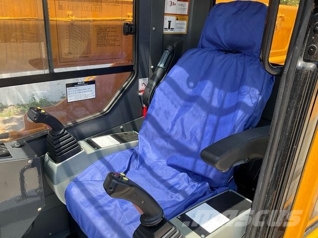 XCMG XCT12L5 Tracked cranes