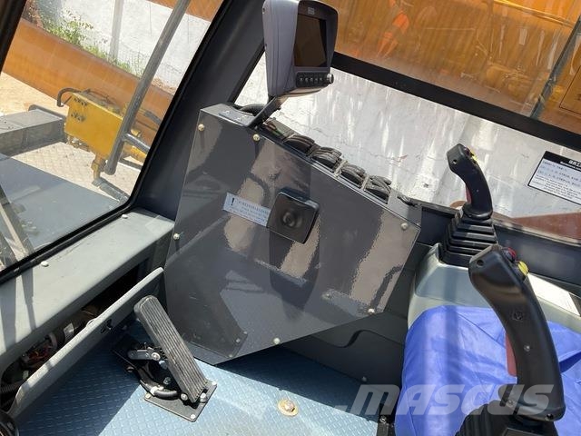 XCMG XCT12L5 Tracked cranes