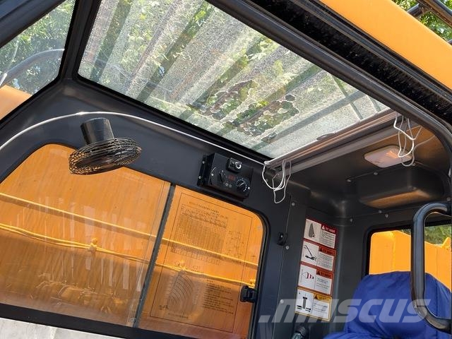 XCMG XCT12L5 Tracked cranes