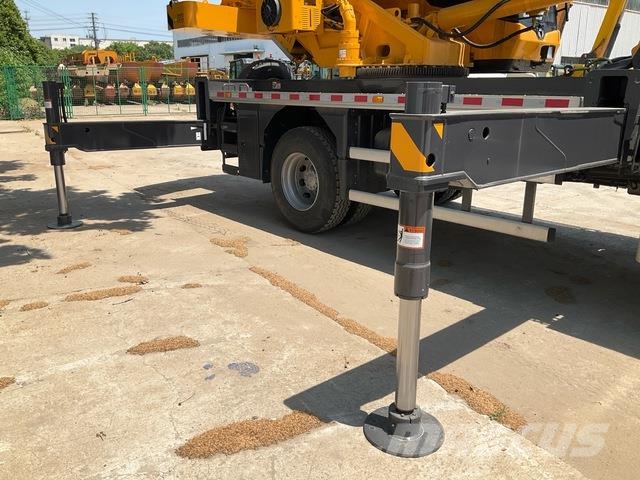 XCMG XCT12L5 Tracked cranes