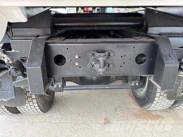 XCMG XGA3315D5WE Tipper trucks