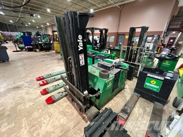 Yale MCW040-E 自走式スタッカー