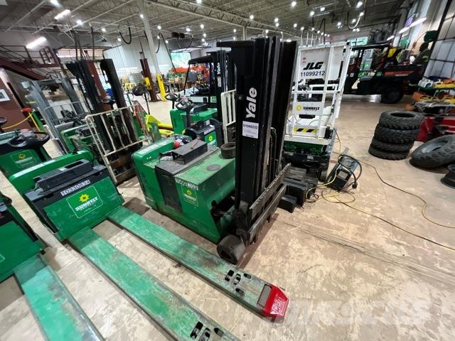 Yale MCW040-E 自走式スタッカー