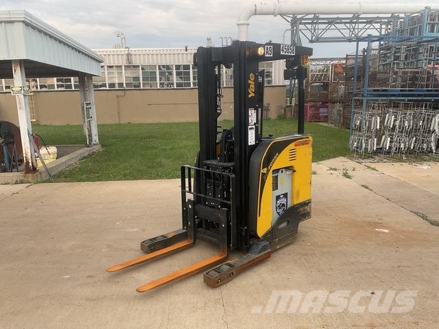 Yale NR035 شاحنات ذات رافعات شوكية تعمل بالكهرباء