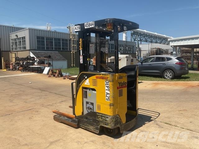 Yale NR035 شاحنات ذات رافعات شوكية تعمل بالكهرباء