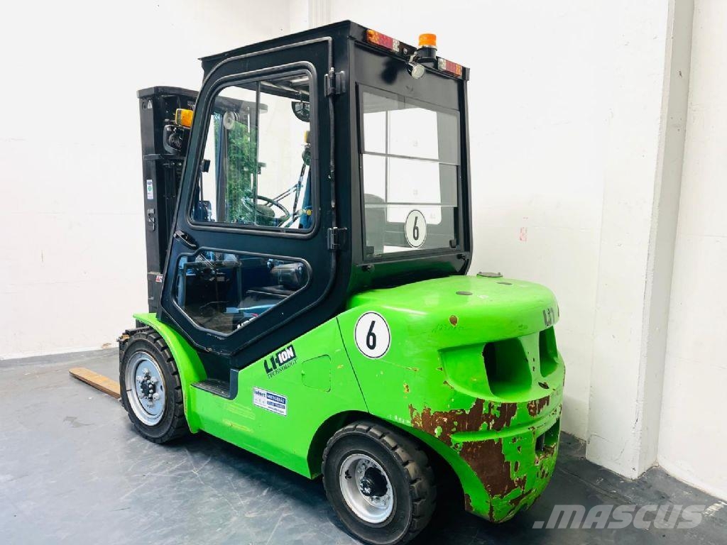 UN Forklift FB35 - Lithium Elektromos targoncák