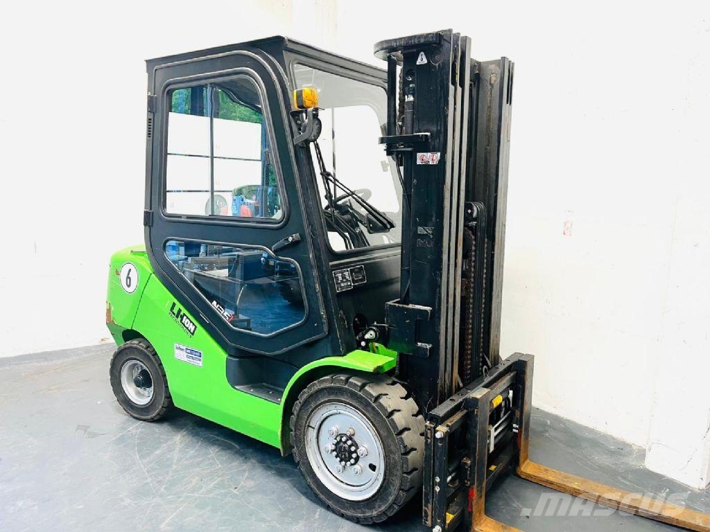 UN Forklift FB35 - Lithium Elektromos targoncák
