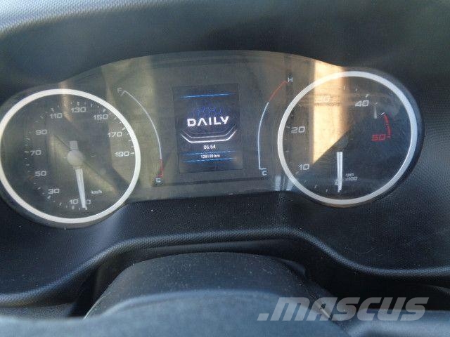 Iveco DAILY 35C14H Camiones de cama baja