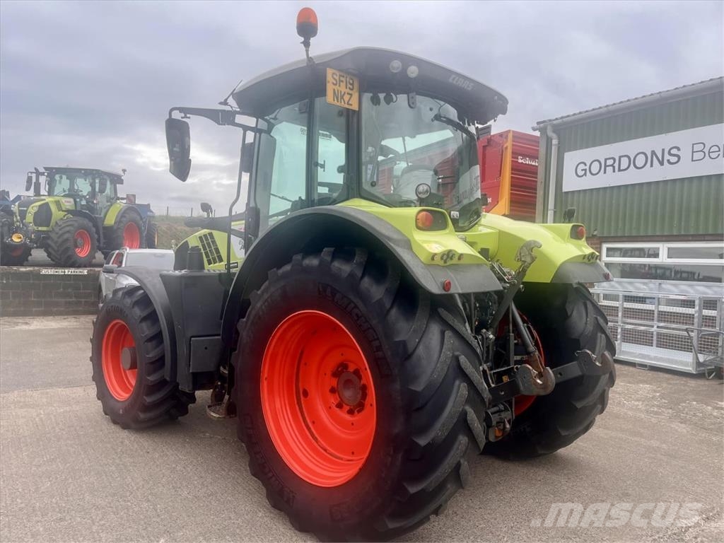CLAAS 630 CIS+ Tractoren