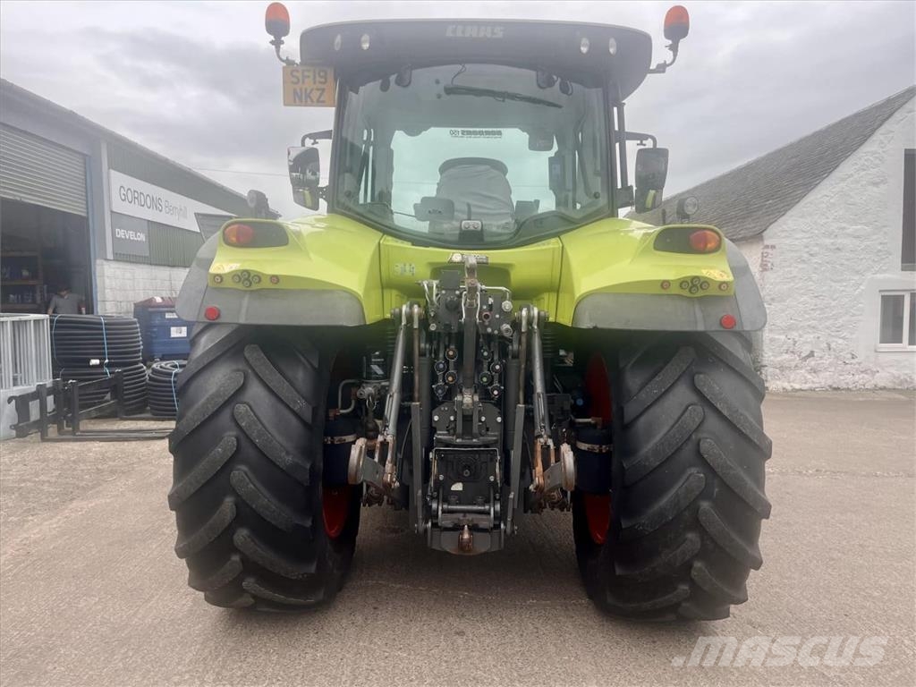 CLAAS 630 CIS+ Tractoren