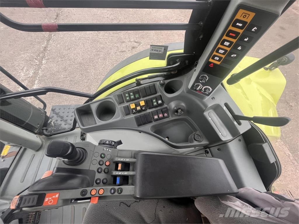 CLAAS 630 CIS+ Tractoren