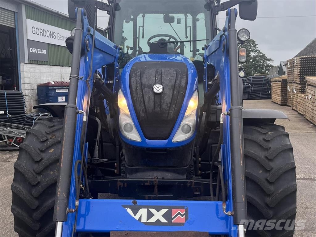 New Holland T5. 120 E/COMM 트랙터