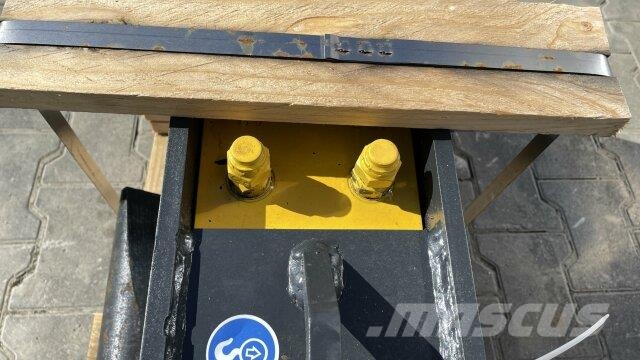 Komatsu Mustang HM 702 Abbruchhammer / Abbruch Rupsgraafmachines