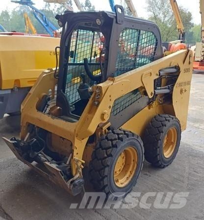 CAT 226D *2 unidades* Lietoti riteņu kompaktiekrāvēji
