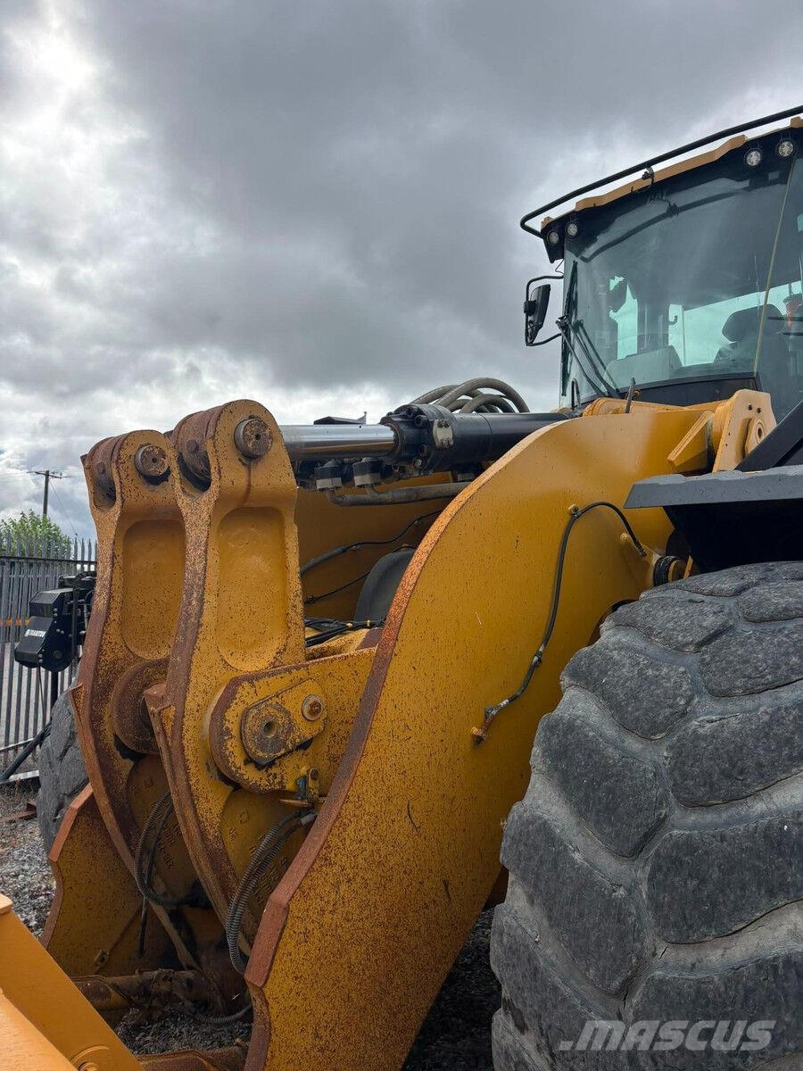 CAT 980 Iekrāvēji uz riteņiem