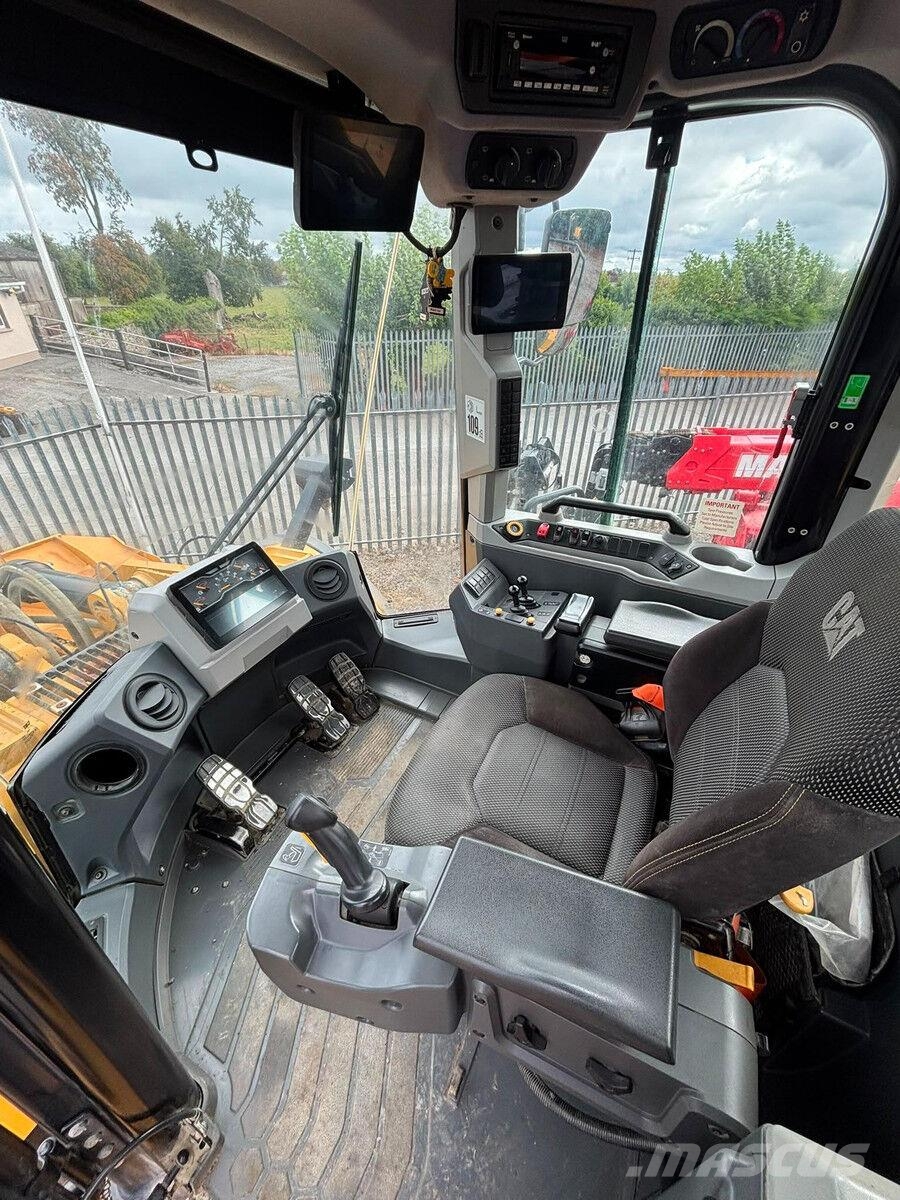 CAT 980 Iekrāvēji uz riteņiem