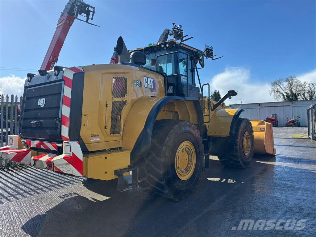 CAT 980 Iekrāvēji uz riteņiem
