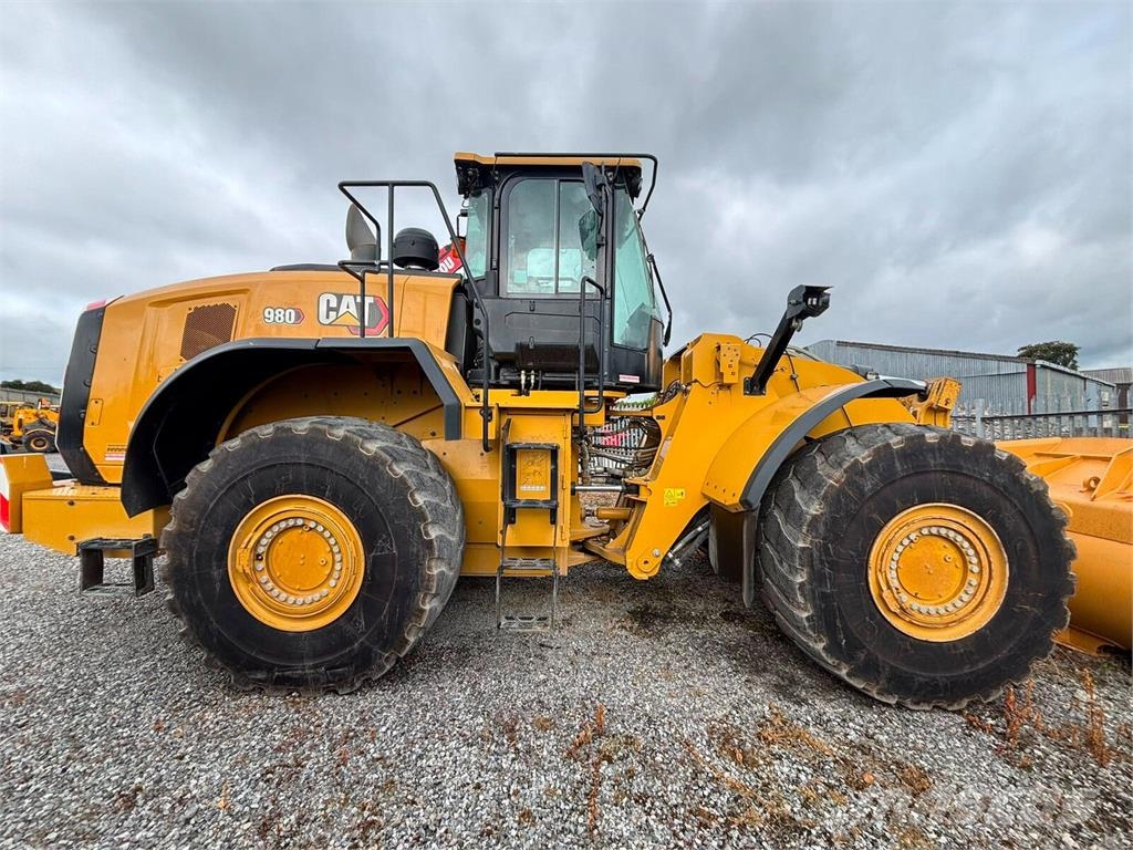 CAT 980 Iekrāvēji uz riteņiem