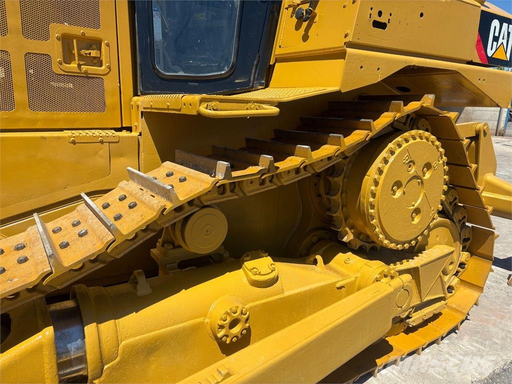 CAT D6T Buldozer sobre oruga