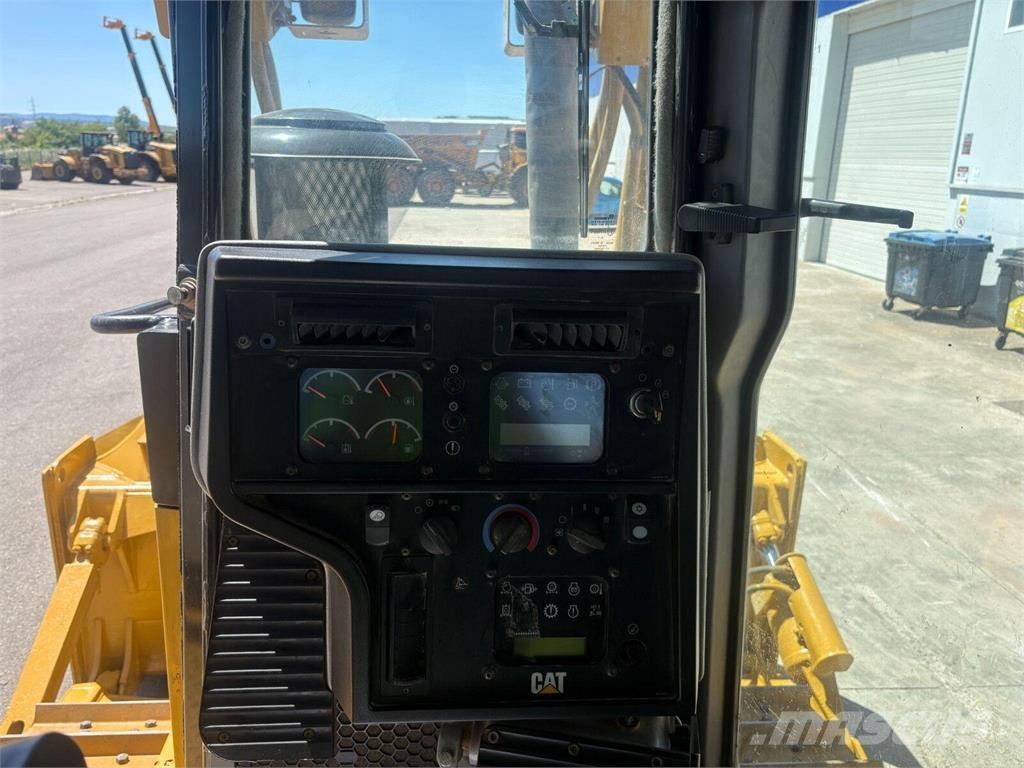 CAT D6T Buldozer sobre oruga