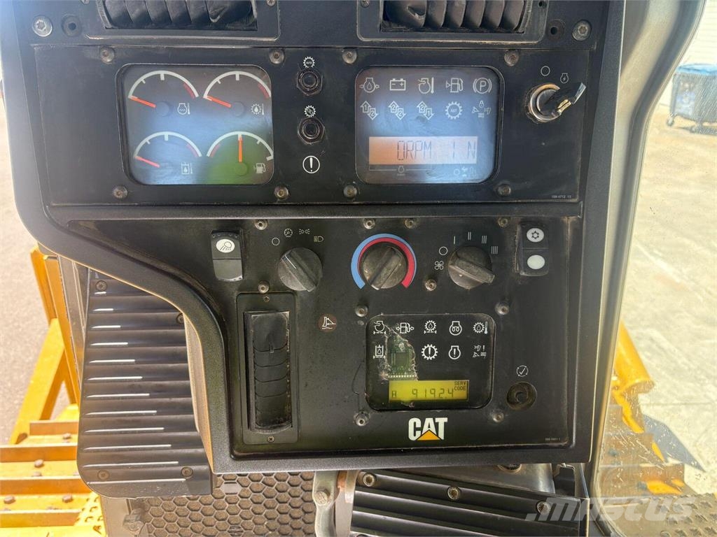 CAT D6T Buldozer sobre oruga