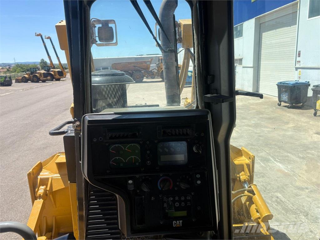 CAT D6T Buldozer sobre oruga