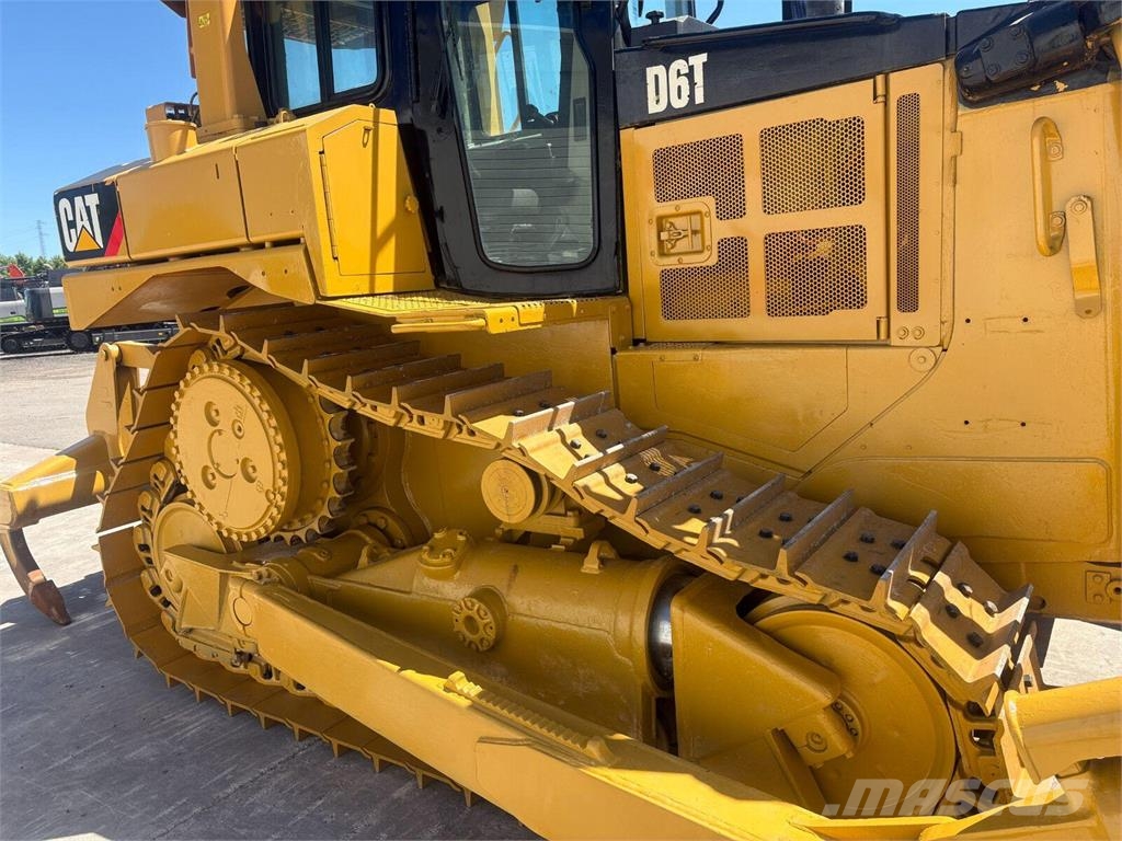 CAT D6T Buldozer sobre oruga