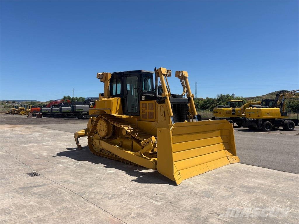 CAT D6T Buldozer sobre oruga