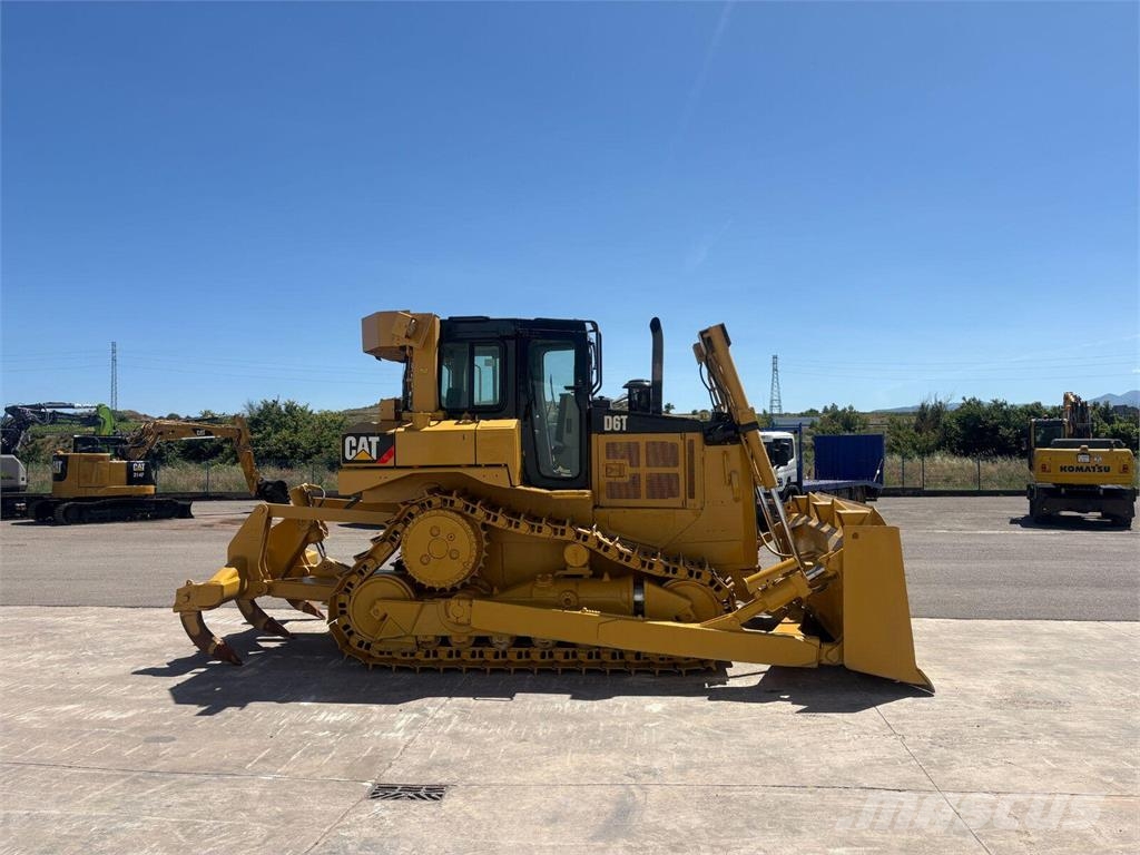 CAT D6T Buldozer sobre oruga