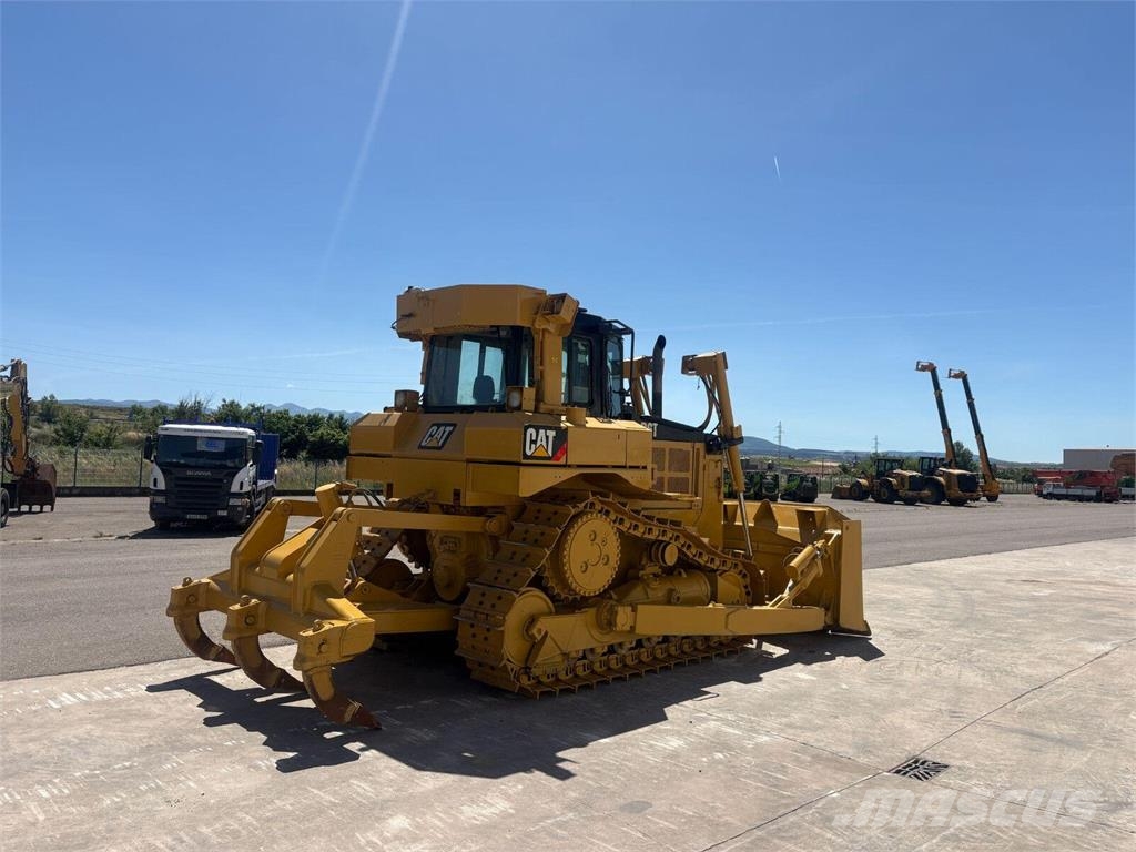 CAT D6T Buldozer sobre oruga