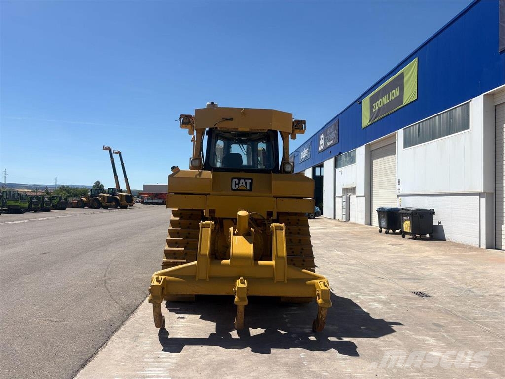 CAT D6T Buldozer sobre oruga