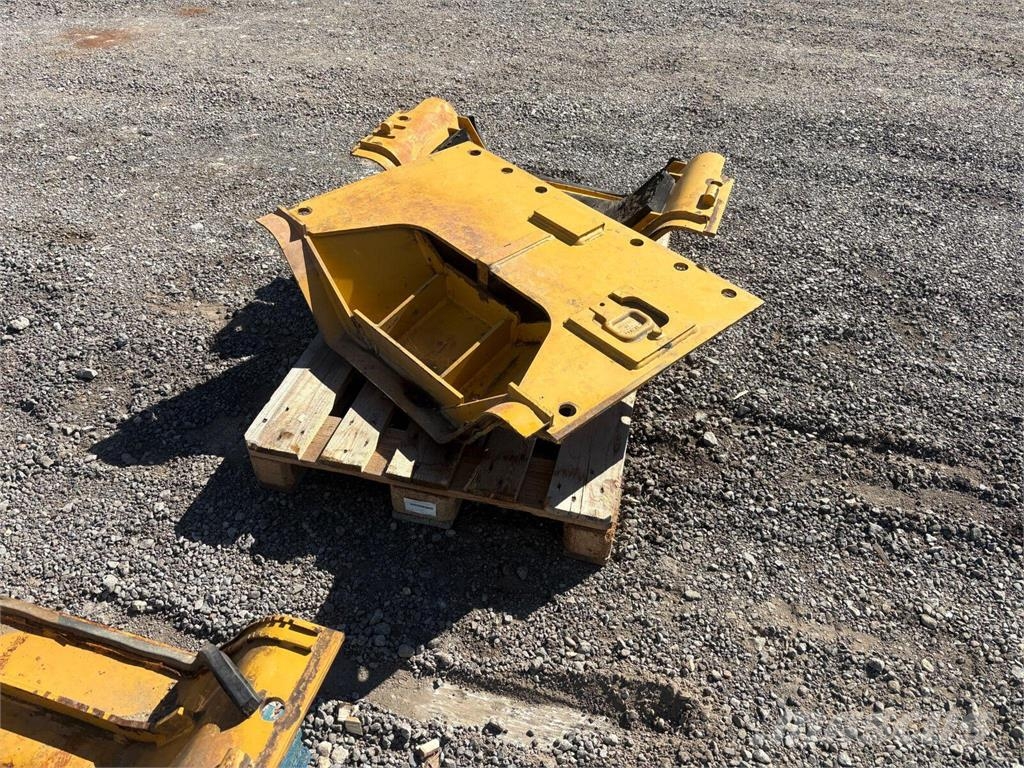 CAT D8T Aletas laterales y protecciones inferiores D8T Buldožerji goseničarji