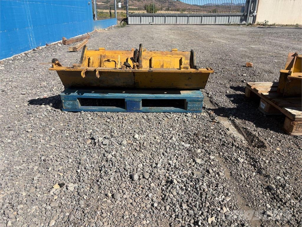 CAT D8T Aletas laterales y protecciones inferiores D8T Buldožerji goseničarji