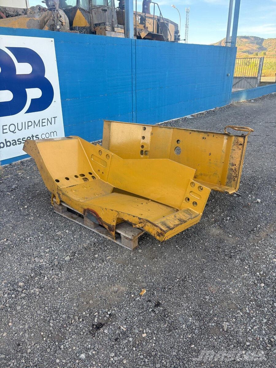 CAT D8T Aletas laterales y protecciones inferiores D8T Buldožerji goseničarji