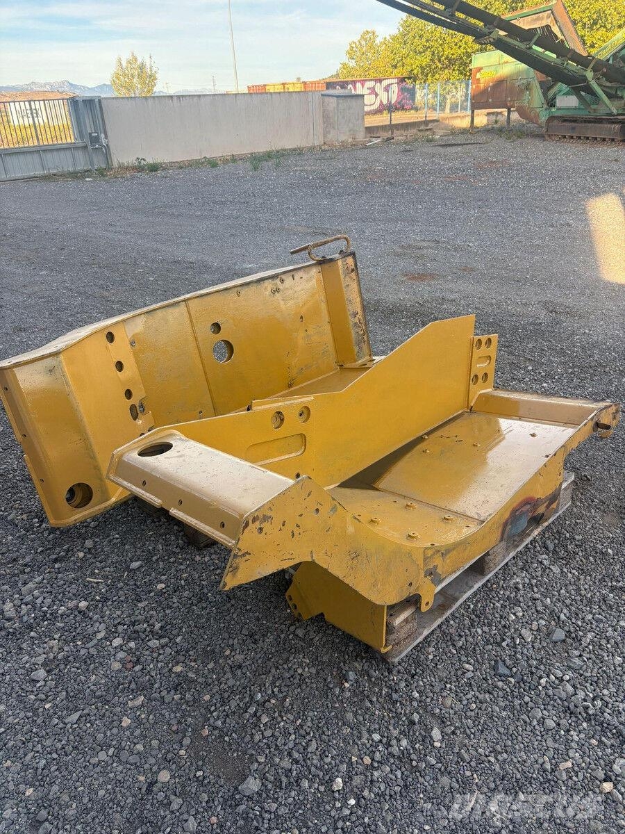 CAT D8T Aletas laterales y protecciones inferiores D8T Buldožerji goseničarji