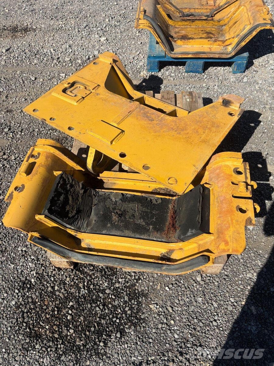 CAT D8T Aletas laterales y protecciones inferiores D8T Buldožerji goseničarji