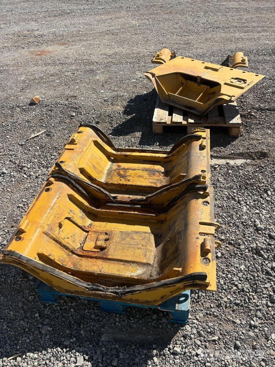 CAT D8T Aletas laterales y protecciones inferiores D8T Buldožerji goseničarji
