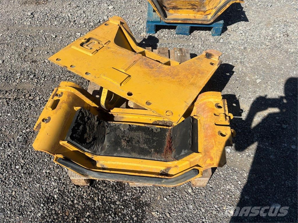 CAT D8T Aletas laterales y protecciones inferiores D8T Buldožerji goseničarji