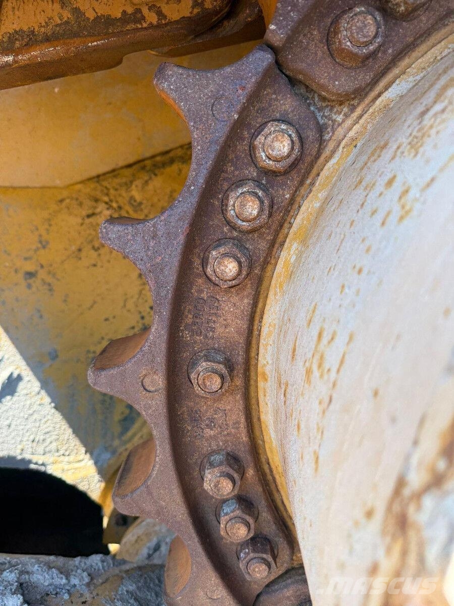 CAT D8T **CE MARKED, MARCADO CE** Buldozer sobre oruga