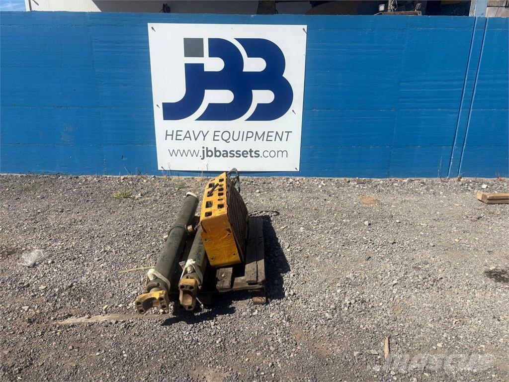 CAT D8T Cilindros hidráulicos de cuchilla D8T/Blade hy Buldožerji goseničarji