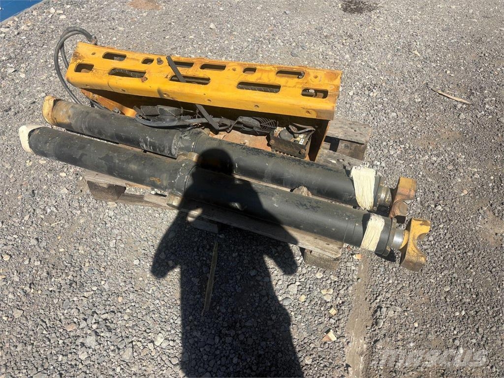 CAT D8T Cilindros hidráulicos de cuchilla D8T/Blade hy Buldožerji goseničarji