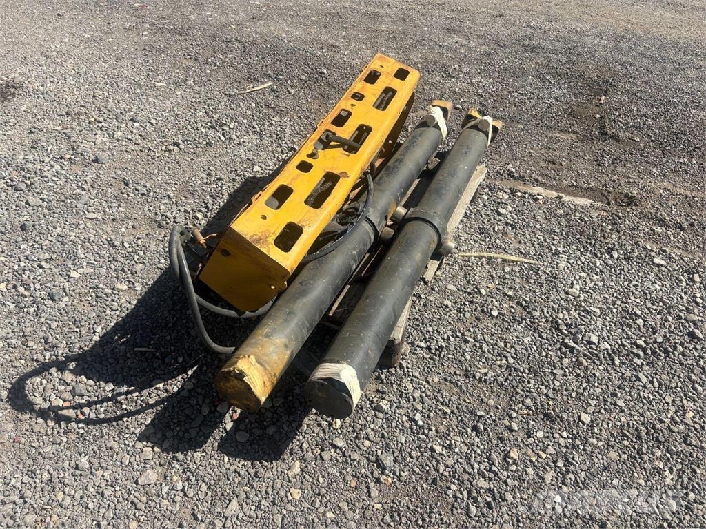 CAT D8T Cilindros hidráulicos de cuchilla D8T/Blade hy Buldožerji goseničarji