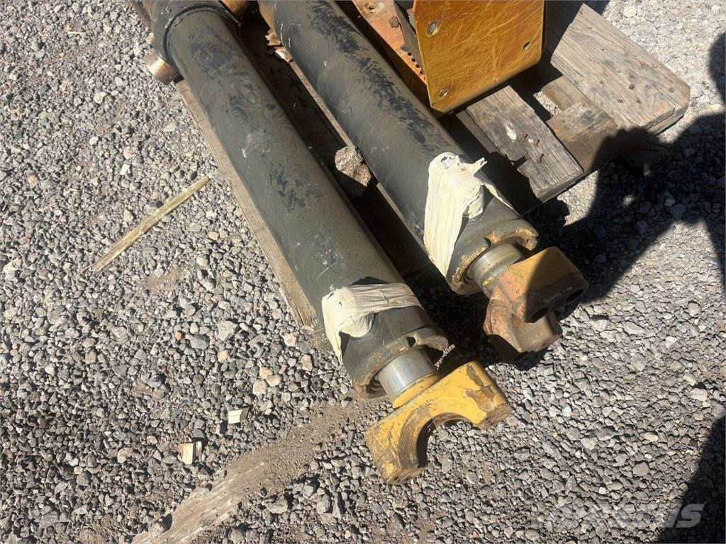 CAT D8T Cilindros hidráulicos de cuchilla D8T/Blade hy Buldožerji goseničarji
